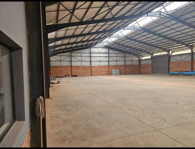 3,000M² WAREHOUSE FOR SALE IN VULCANIA